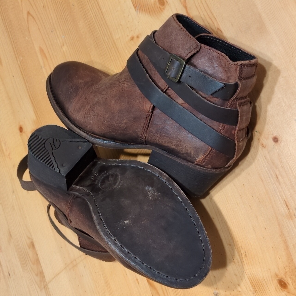 Your Fall Wardrobe Needs Hudson Booties - NWT, Leather, and Distressed for Style - Picture 11 of 16